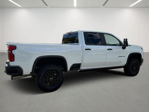 Used 2025 Chevrolet Silverado 2500 ZR2 w/ Technology Package AWD/4WD image 4