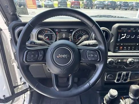 Used 2022 Jeep Wrangler Unlimited Sport AWD/4WD image 9