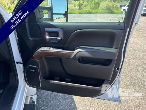 Used 2019 GMC Sierra 2500 Denali w/ Duramax Plus Package AWD/4WD image 38