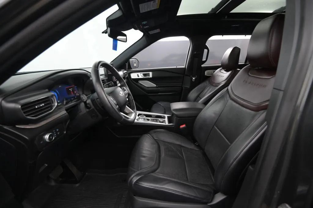 Used 2020 Ford Explorer Platinum w/ Premium Technology Package AWD/4WD image 41