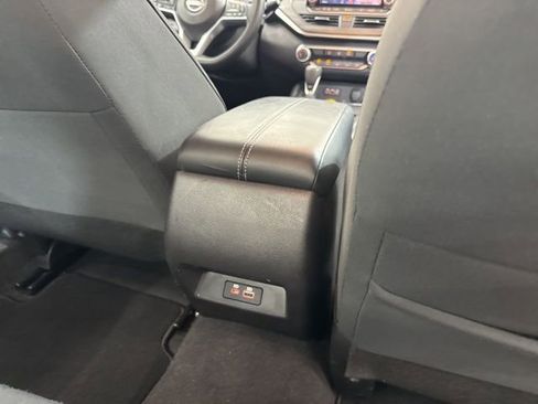 Used 2025 Nissan Altima 2.5 SV FWD image 12