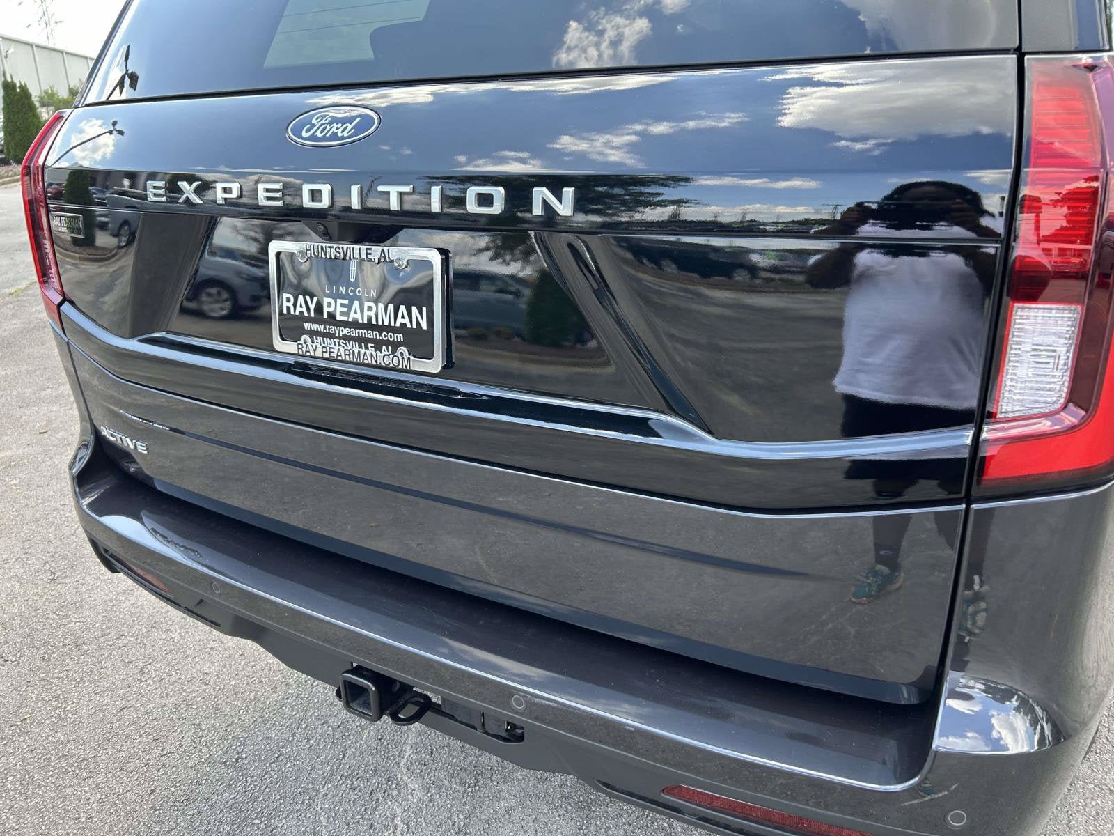 Used 2025 Ford Expedition Active RWD image 4