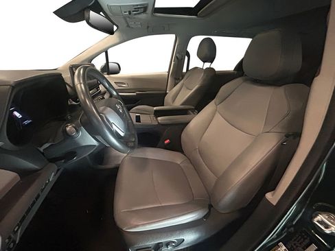 Certified 2024 Toyota Sienna XLE image 9