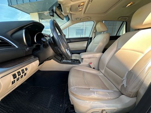 Used 2017 Subaru Outback 2.5i Limited image 9