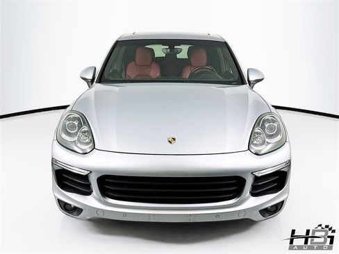Used 2017 Porsche Cayenne S image 3