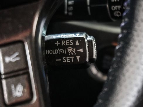 Used 2022 Toyota 4Runner TRD Off-Road image 32