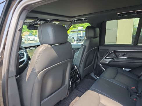 Certified 2025 Land Rover Range Rover SE AWD/4WD image 16