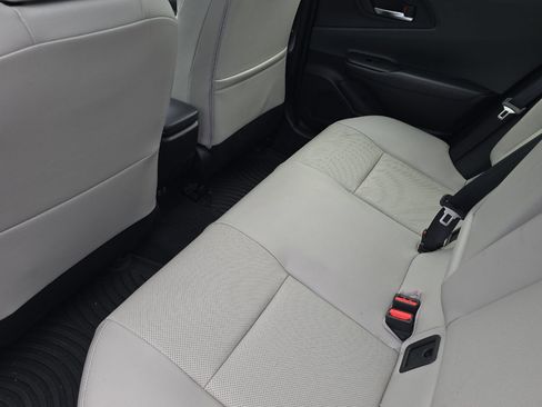 Used 2024 Toyota Prius XLE AWD/4WD image 9