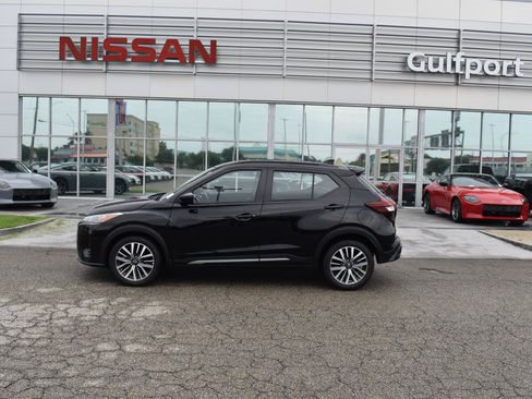 Used 2024 Nissan Kicks SR FWD image 3