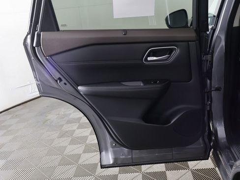 Used 2021 Nissan Rogue SV w/ Premium Package image 25