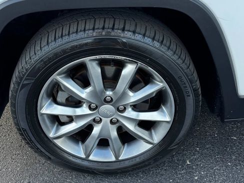 Used 2018 Jeep Cherokee Limited FWD image 33