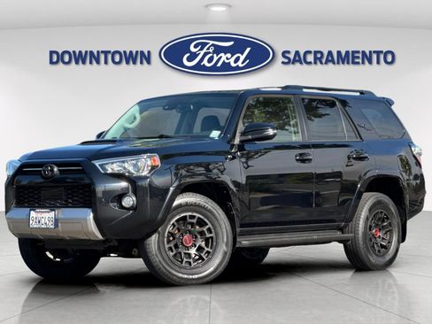 Used 2020 Toyota 4Runner TRD Off-Road Premium AWD/4WD image 2