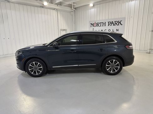 Used 2022 Lincoln Nautilus FWD w/ Premium Package image 2