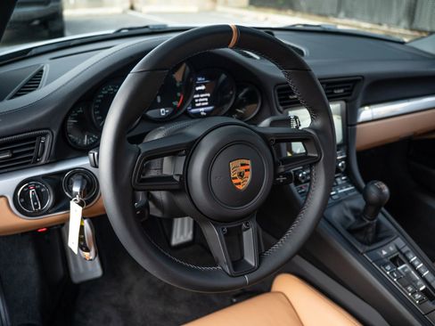Used 2019 Porsche 911 Speedster RWD image 46