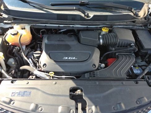 Used 2017 Chrysler Pacifica Touring-L FWD image 28