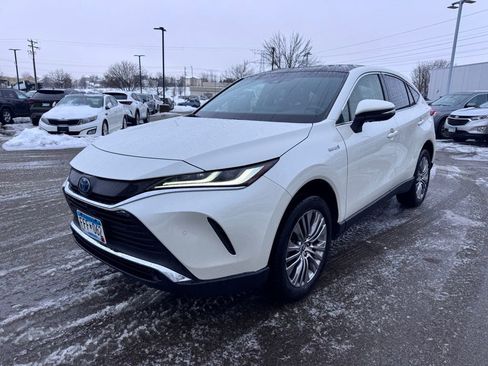 Used 2021 Toyota Venza image 3