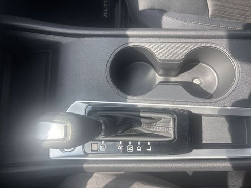 Used 2025 Nissan Altima 2.5 SV image 40