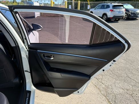 Used 2016 Toyota Corolla S Premium image 17