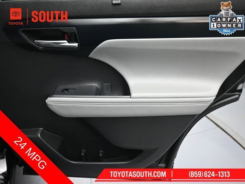 Used 2024 Toyota Highlander XLE AWD/4WD image 28