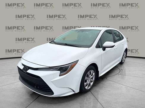 Used 2025 Toyota Corolla LE FWD image 1