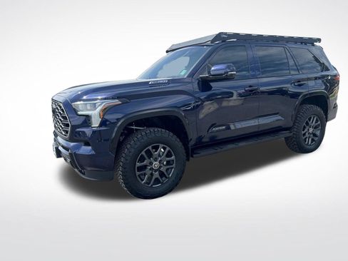 Used 2024 Toyota Sequoia Platinum AWD/4WD image 9