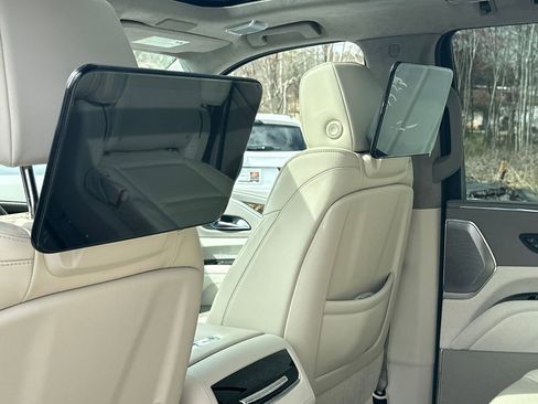 Used 2021 Cadillac Escalade Premium Luxury Platinum image 22