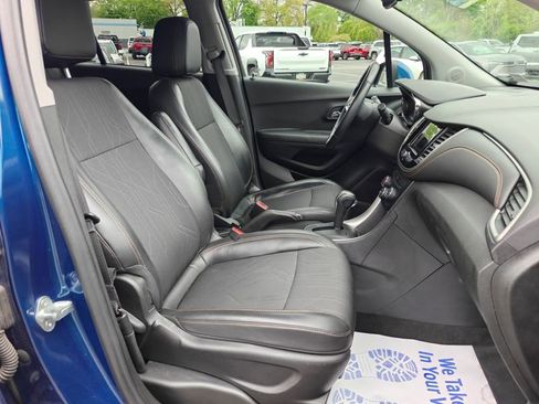 Used 2019 Chevrolet Trax LT w/ LT Convenience Package FWD image 19