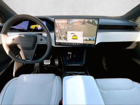 Used 2023 Tesla Model X Plaid image 16
