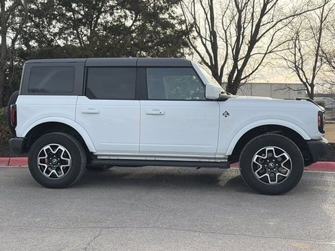 Used 2022 Ford Bronco Outer Banks image 2