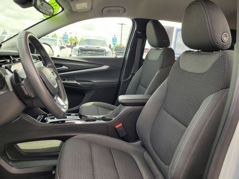 Used 2023 Chevrolet Bolt EUV LT w/ Redline Edition image 10