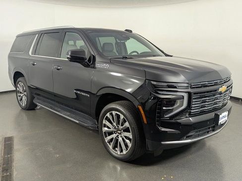 Used 2025 Chevrolet Suburban High Country w/ Sun And Tow Package AWD/4WD image 2