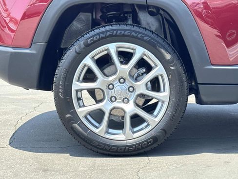 Certified 2022 Jeep Compass Latitude w/ Sun and Sound Group AWD/4WD image 35