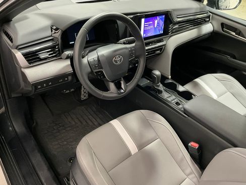 Used 2025 Toyota Camry SE FWD image 14