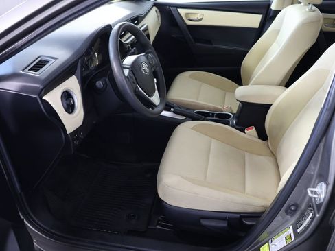 Used 2018 Toyota Corolla LE FWD image 16