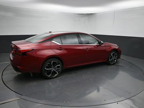 Used 2024 Nissan Altima 2.5 SR w/ SR Premium Package image 13