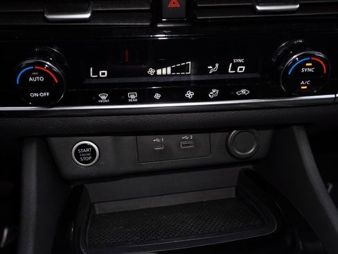 Used 2022 Nissan Rogue SV image 17