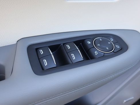 Certified 2025 Cadillac XT6 Premium Luxury image 11