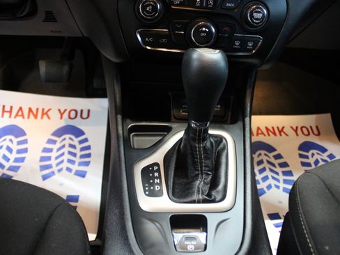 Used 2017 Jeep Cherokee Latitude image 18