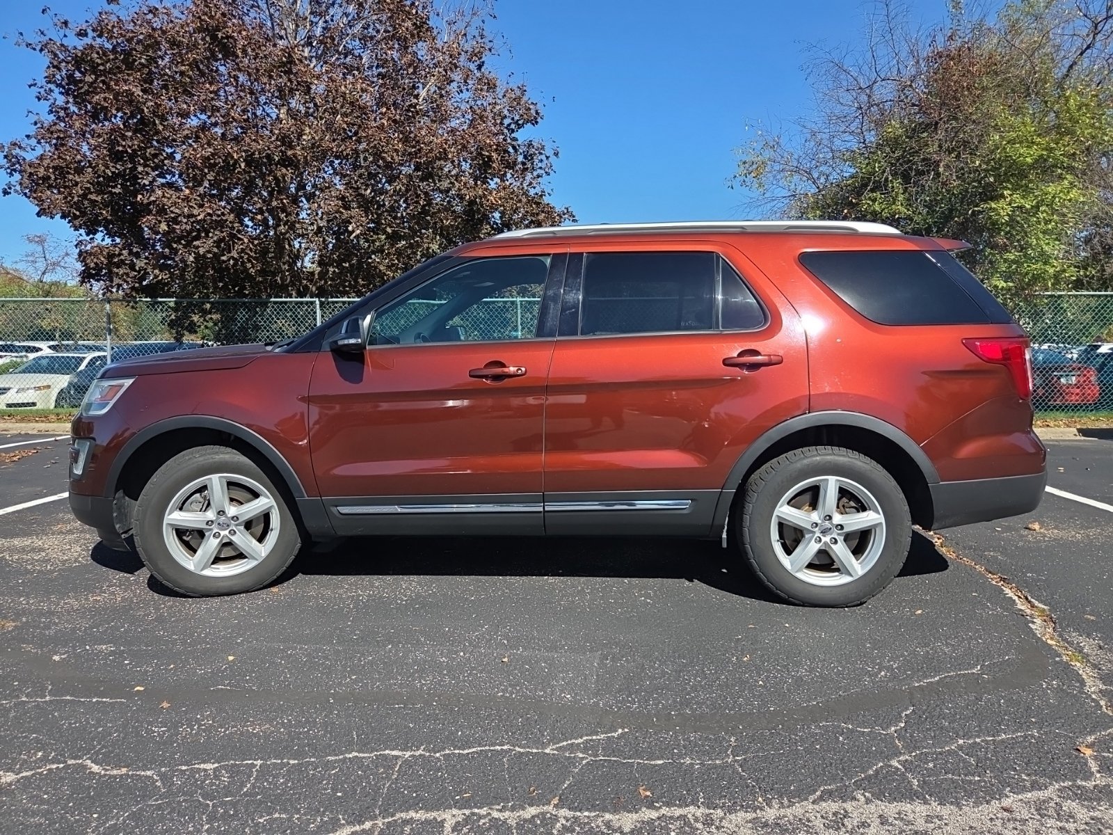 Used 2016 Ford Explorer XLT w/ Equipment Group 202A AWD/4WD image 11