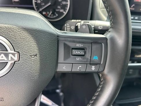 Used 2025 Nissan Rogue SV FWD image 7