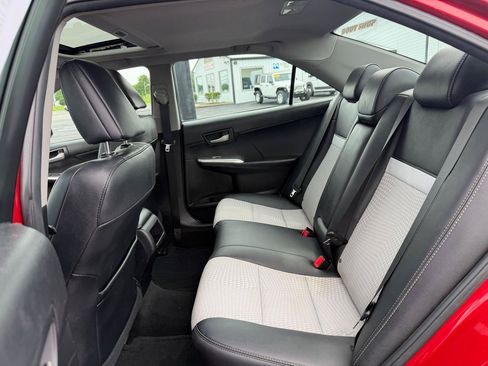 Used 2014 Toyota Camry SE FWD image 16