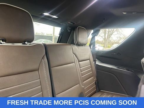 Used 2025 GMC Yukon Denali Ultimate image 17