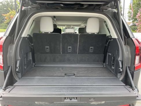 Certified 2025 Ford Expedition Active AWD/4WD image 11
