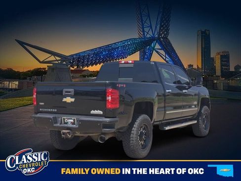 Used 2018 Chevrolet Silverado 2500 High Country w/ Duramax Plus Package AWD/4WD image 7