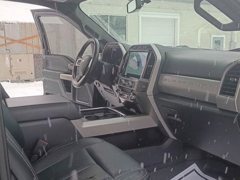 Used 2022 Ford F250 Lariat w/ Black Appearance Package AWD/4WD image 9