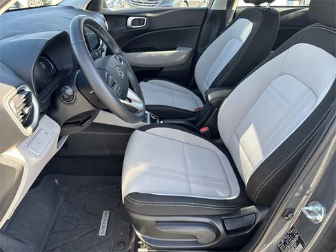 Certified 2025 Hyundai Venue SEL image 9