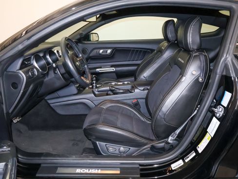 Used 2018 Ford Mustang GT Premium w/ GT Performance Package RWD image 13
