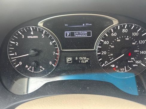 Used 2015 Nissan Pathfinder S image 8