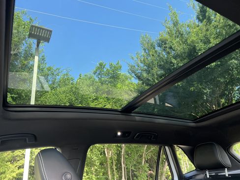 Used 2023 Volkswagen Atlas Cross Sport SE w/ Panoramic Sunroof Package FWD image 25
