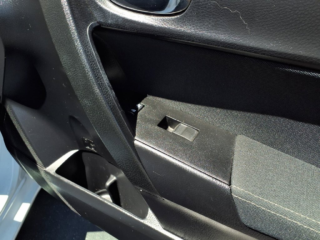 Used 2017 Toyota Corolla LE w/ Carpet Mat Package (TMS) FWD image 37